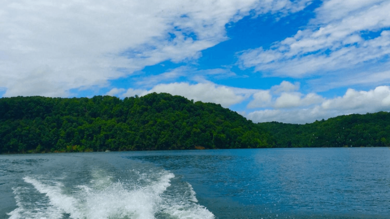 This Tennessee Lake Is So Clear, You Can See Your Feet While Swimming