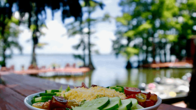 This Tennessee Restaurant Might Be the Prettiest Lakeside Spot in the State