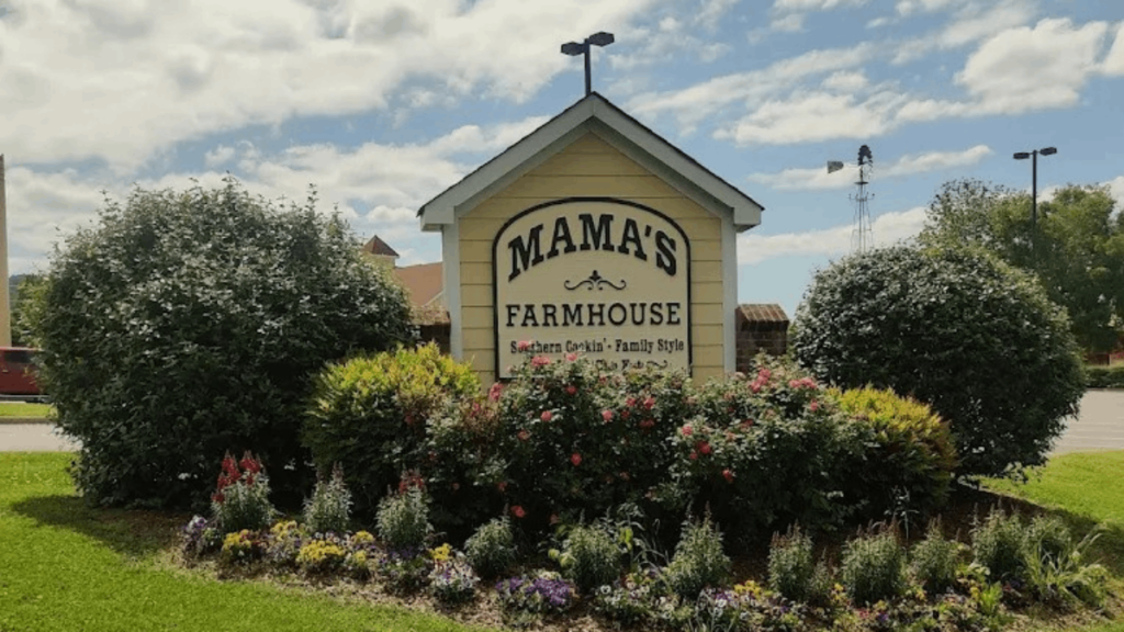 This Tennessee Restaurant Skips the Menu and Serves Endless Bowls of Southern Comfort Food
