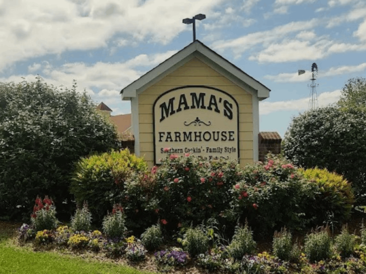 This Tennessee Restaurant Skips the Menu and Serves Endless Bowls of Southern Comfort Food