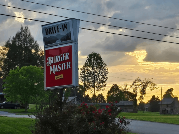 This Tiny Tennessee Roadside Stop Is a Local Favorite for Burgers, Milkshakes, and Smoky Mountain Views