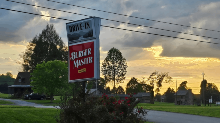 This Tiny Tennessee Roadside Stop Is a Local Favorite for Burgers, Milkshakes, and Smoky Mountain Views