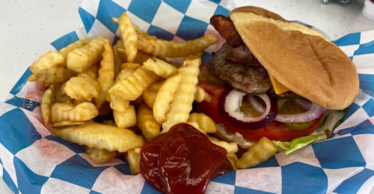 The Bacon Cheeseburger At This Classic Tennessee Drive-In Is Worth The Trip To Erwin