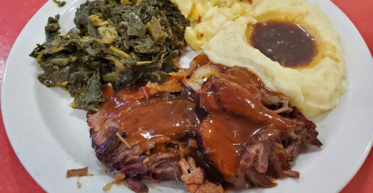 The Tennessee Meat-and-Three That Has Been Winning Hearts Since 1982