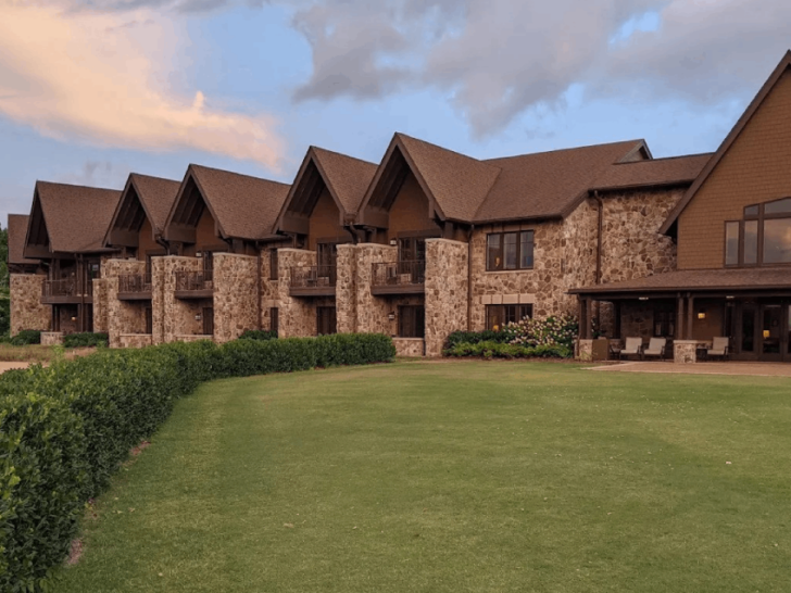 10 Memorable Local Tennessee Restaurants Worth Leaving the Highway For