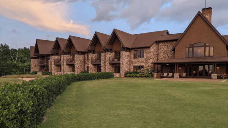 10 Memorable Local Tennessee Restaurants Worth Leaving the Highway For