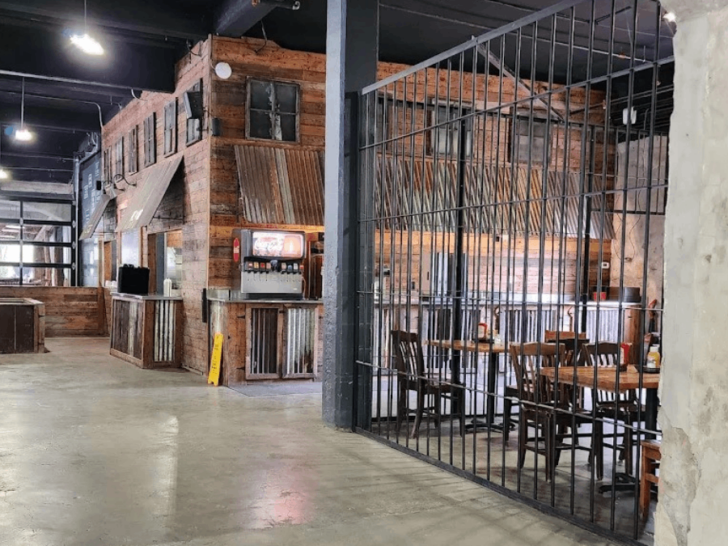 10 Most Unusual Places To Eat In Tennessee You'll Want To Try At Least Once