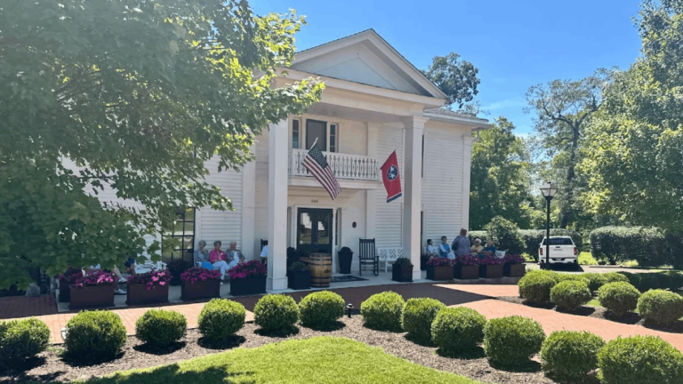 10 Rustic Tennessee Restaurants Full of Small-Town Charm