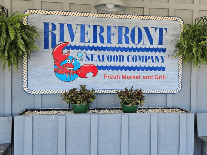 10 Tennessee Seafood Places That Rival the State's Beloved BBQ Joints