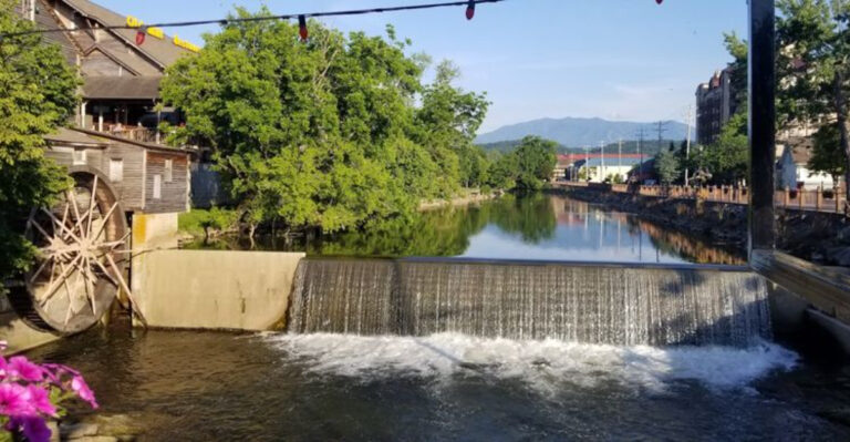 10 Once-Quiet Tennessee Towns Now Being Overwhelmed by Tourists