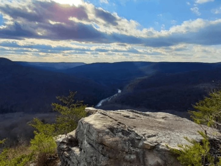 11 Must-Do Hikes in Tennessee, Ranked From Easy Walks to Wild Backcountry Treks