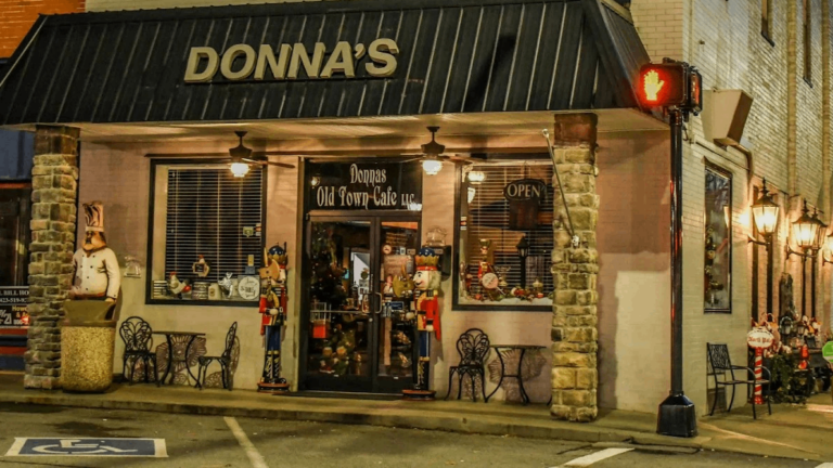 12 Tennessee Buffets That Still Do Old-Fashioned Country Cooking Right