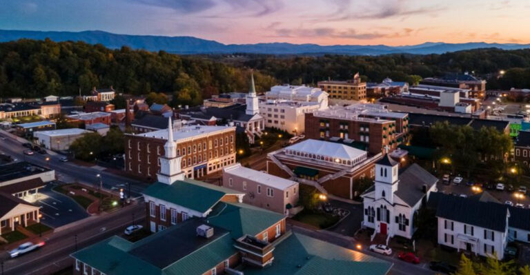 12 Charming Tennessee Towns That Look Like They Belong In A TV Series
