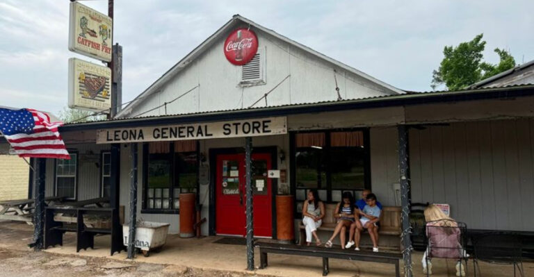 12 Classic Texas Steakhouses & BBQ Spots That Refuse to Change—and Locals Love It