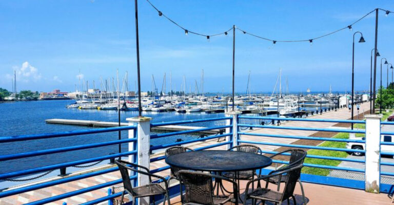 12 Ohio Shoreline Restaurants That Serve Amazing Food And Even Better Views