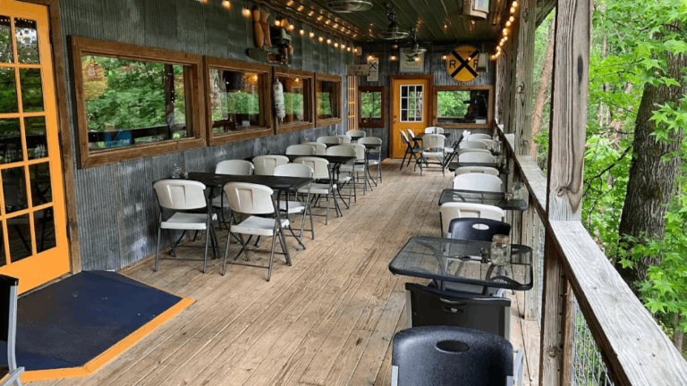 14 Tennessee Restaurants Where the Food Is Incredible and the Atmosphere Is Even Better