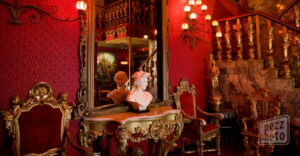 15 Must-Visit Florida Restaurants That Are Experiences in Themselves