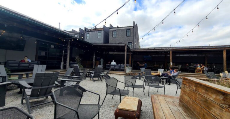 15 Tennessee Restaurants With Outdoor Seating Made for the Upcoming Sunny Days