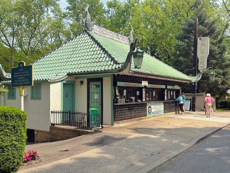 Walter&rsquo;s Hot Dogs (Mamaroneck, NY)