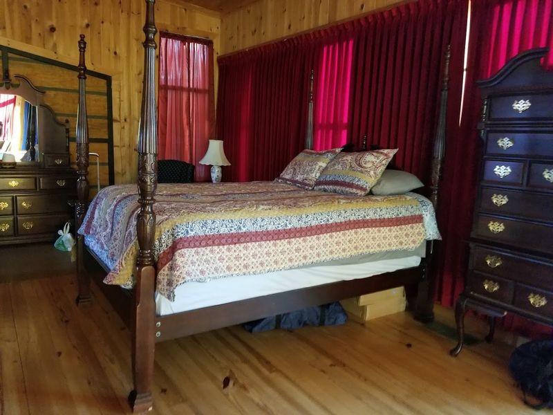 Staying In Theme: Rooms With Western Flavor