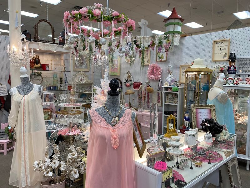 Vintage Fashion, Jewelry, And Accessories