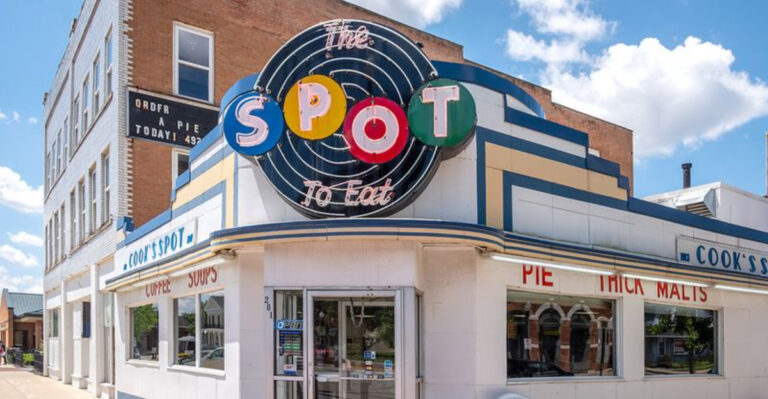 8 Ohio Mom & Pop Restaurants Where People Keep Coming Back