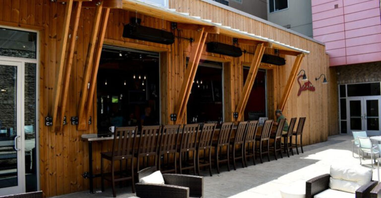 8 Tennessee Restaurants With Stunning Views To Visit This Spring