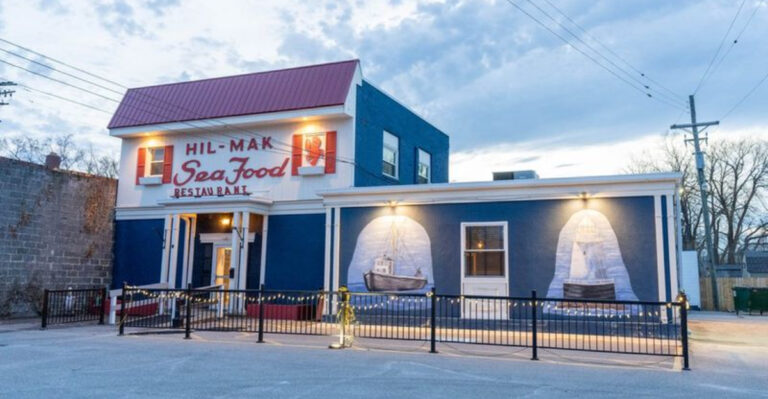 9 Tiny Ohio Seafood Spots Along Lake Erie People Gladly Drive Out Of The Way For