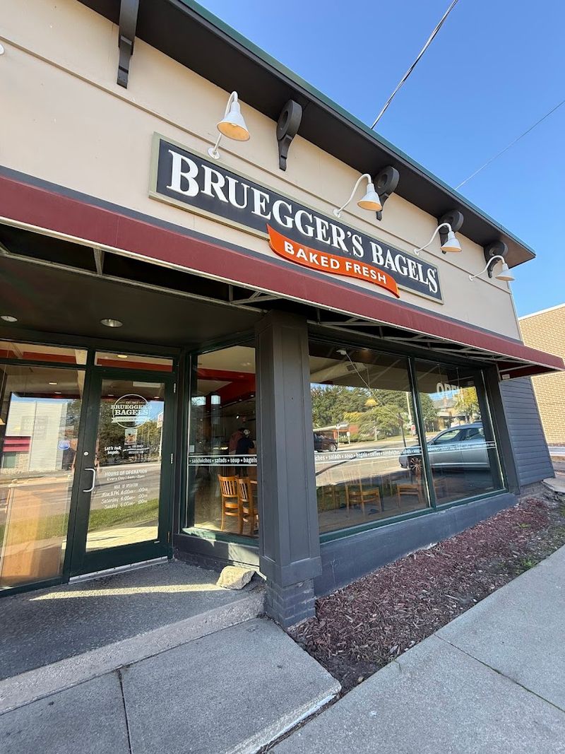 Bruegger's Bagels — Brentwood