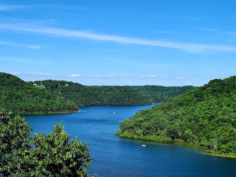 Center Hill Lake — Silver Point