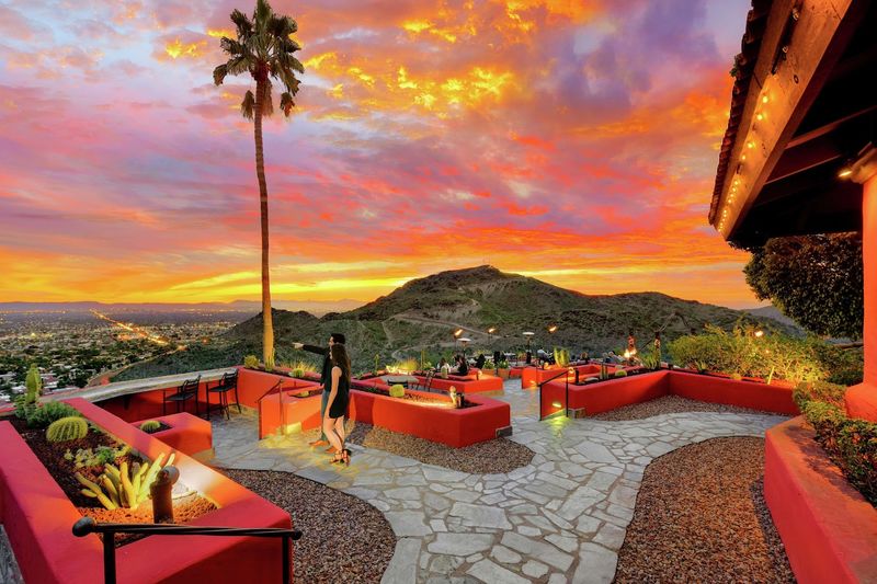 Different Pointe Of View (Phoenix)