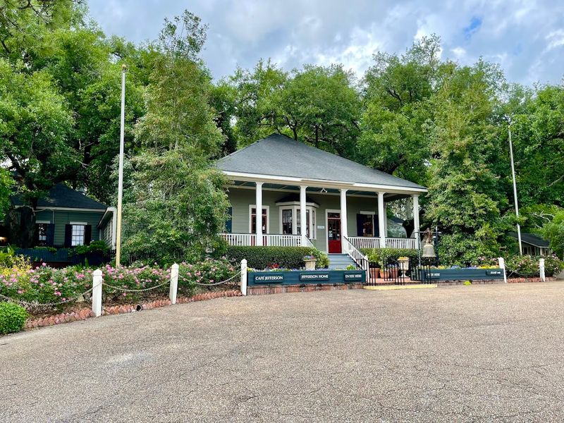 Caf&eacute; Jefferson Lunch Break