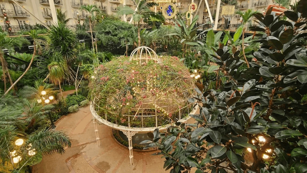 Home to 50,000 Tropical Plants, This Tennessee Conservatory Is One of the State's Most Impressive Garden Experiences
