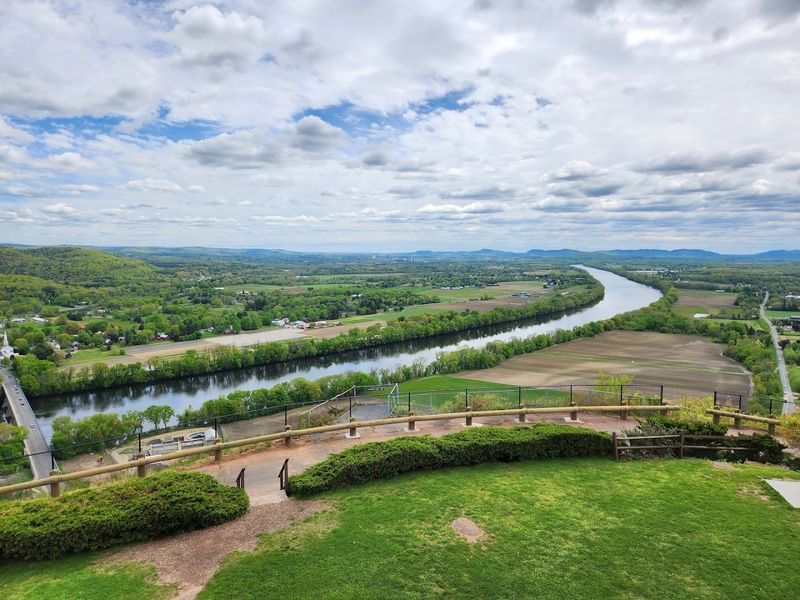 South Sugarloaf Trail (South Deerfield)