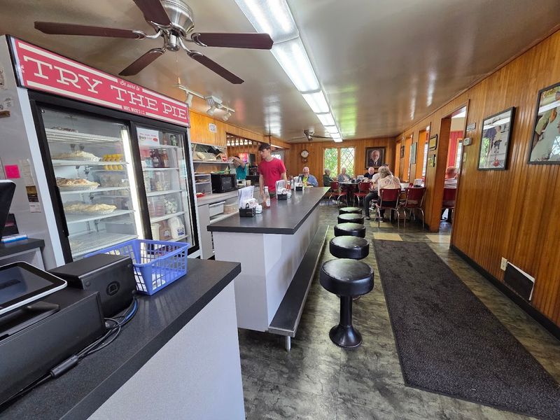 Cozy Diner Vibes, Zero Pretense