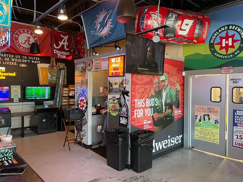 Mike's Hole in the Wall — Chattanooga