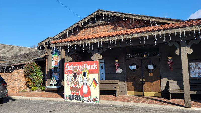 A Restaurant That Turns the Drive Into Part of the Experience