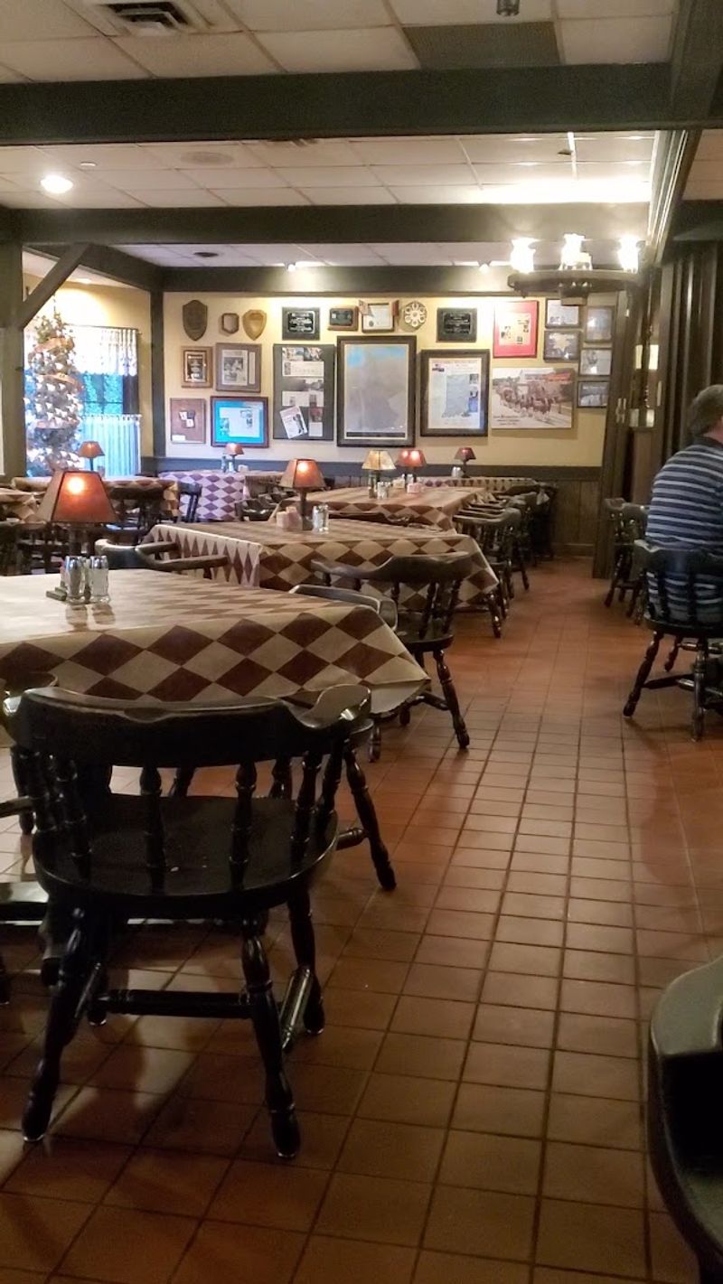An Old-World Dining Room That Feels Lively, Not Staged