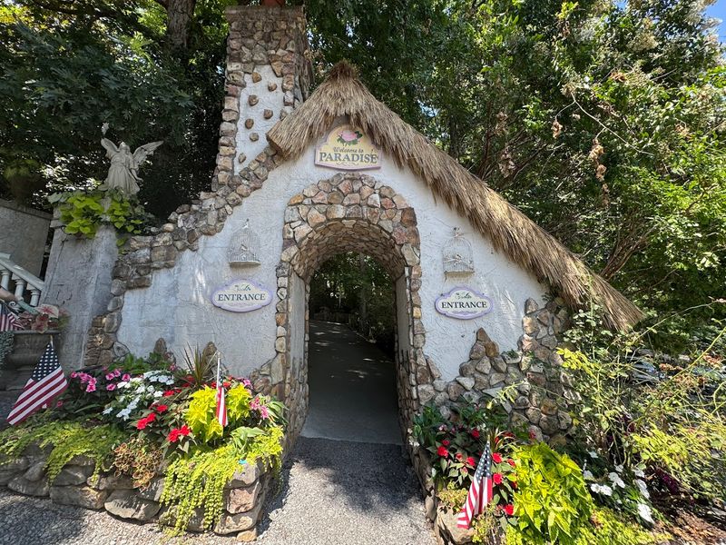 Parrot Mountain and Gardens — Pigeon Forge