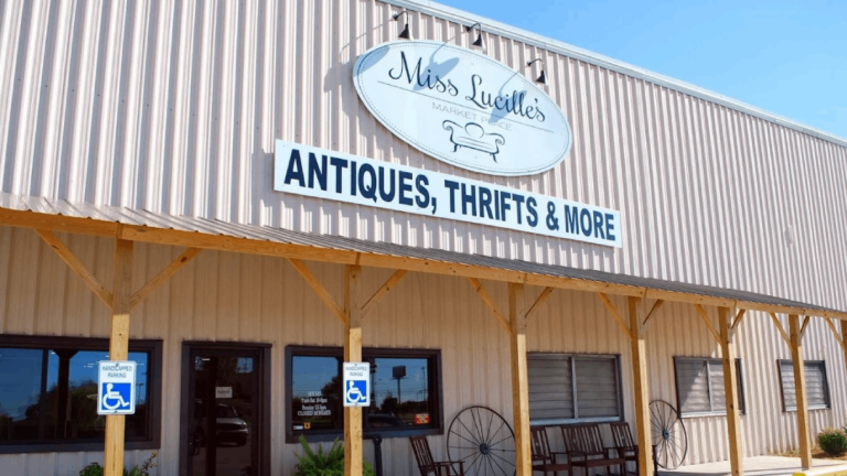 People Drive From All Over Tennessee To Hunt For Rare Treasures At This Massive 52,000-Square-Foot Marketplace