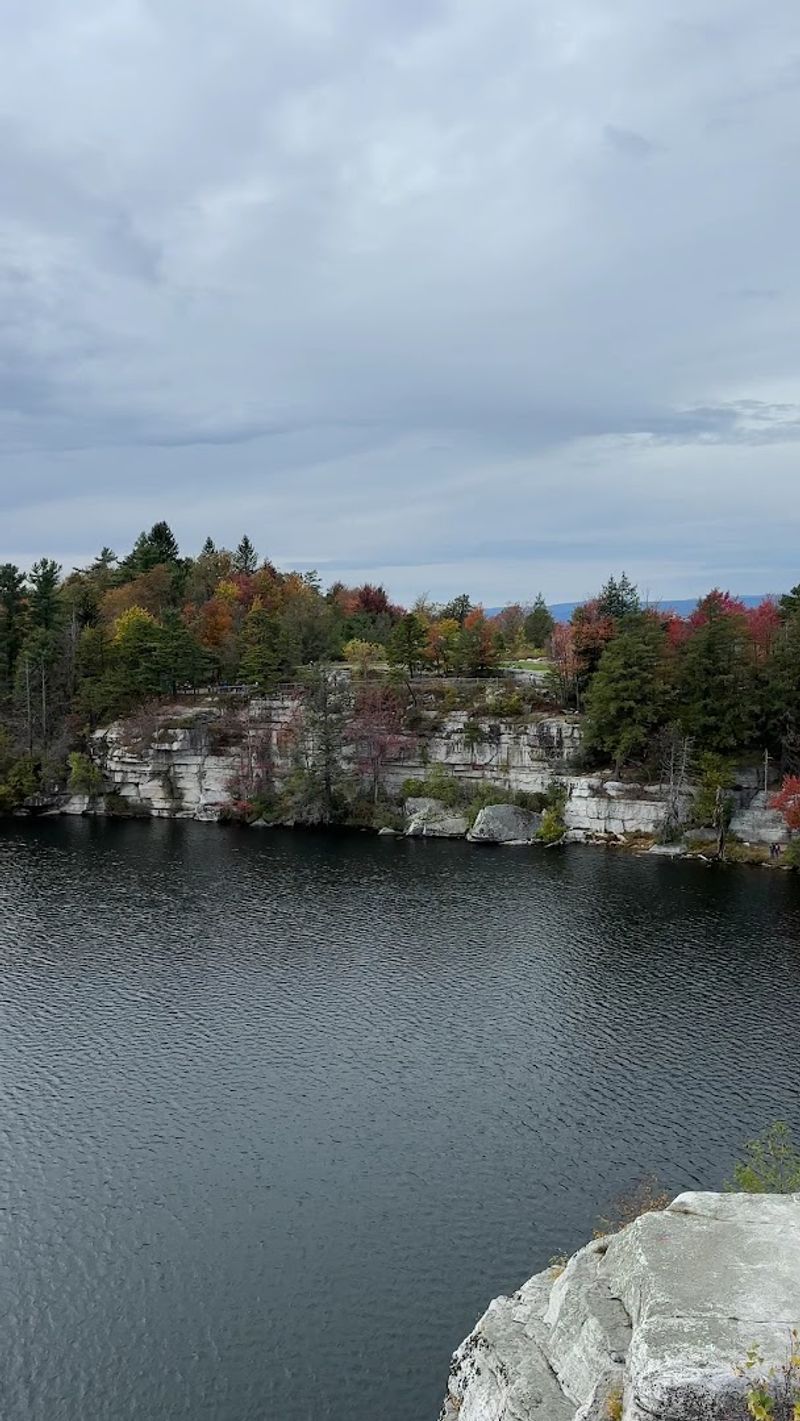 Safe Overlooks And Trail Etiquette
