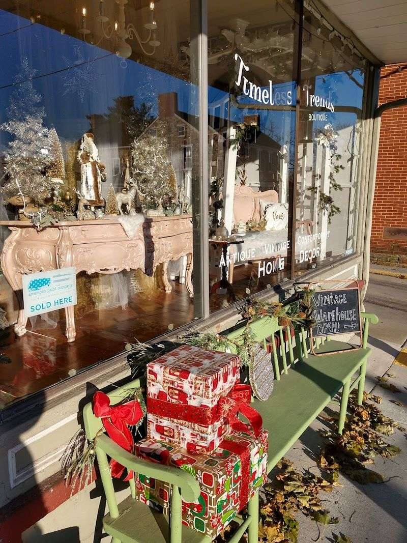 Cozy Holiday Strolls In Lights