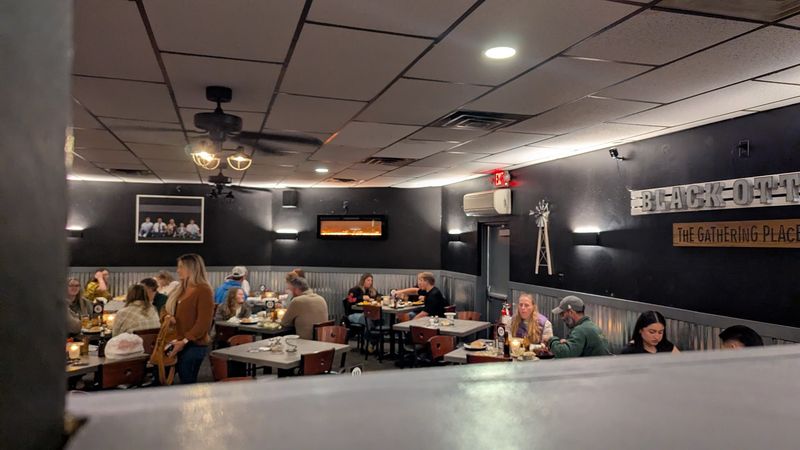 Inside the Dining Room: Classic Supper Club Energy