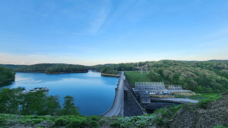 Tennessee Hides a Lake Town That’s Almost Too Beautiful To Keep Quiet About