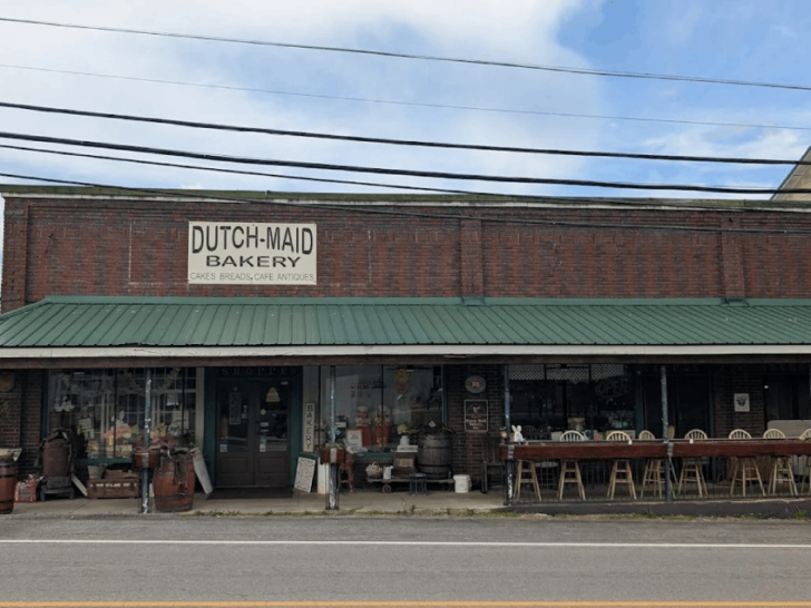 Tennessee's Oldest Family-Owned Bakery Still Serves Up Timeless Small-Town Charm
