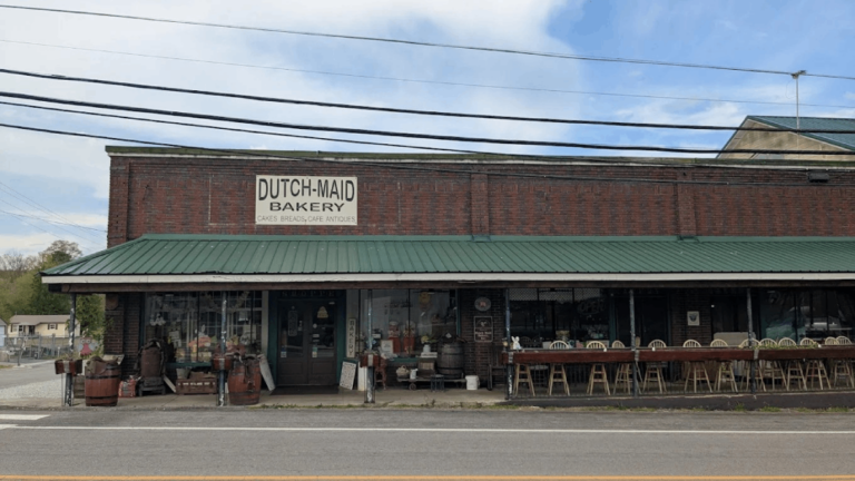 Tennessee’s Oldest Family-Owned Bakery Still Serves Up Timeless Small-Town Charm