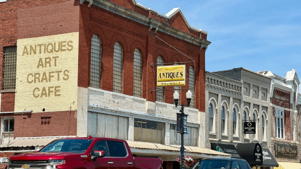 The 10 Best Tennessee Towns for Antique Shopping and Vintage Finds