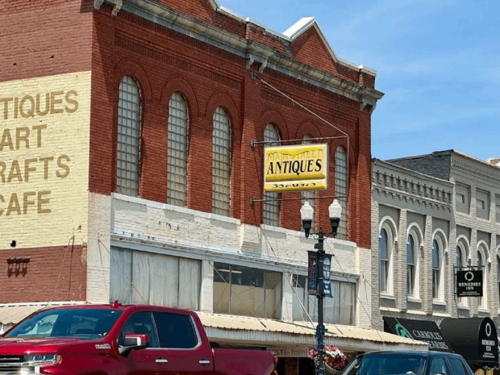 The 10 Best Tennessee Towns for Antique Shopping and Vintage Finds