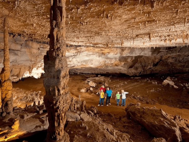 The Creepy Tennessee Cave Where Travelers Swear the Walls Whisper