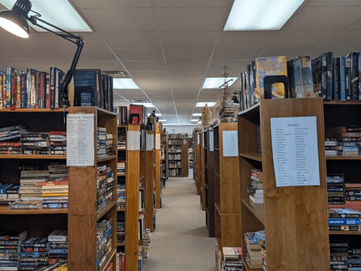 This Beloved Family-Owned Tennessee Bookstore Has Shelves Packed With 50,000 Used Books